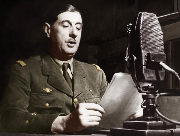 Bild 1 von 3: Charles de Gaulle am 18. Juni 1940 in den BBC-Studios in London bei den Aufnahmen zu seiner Rede.