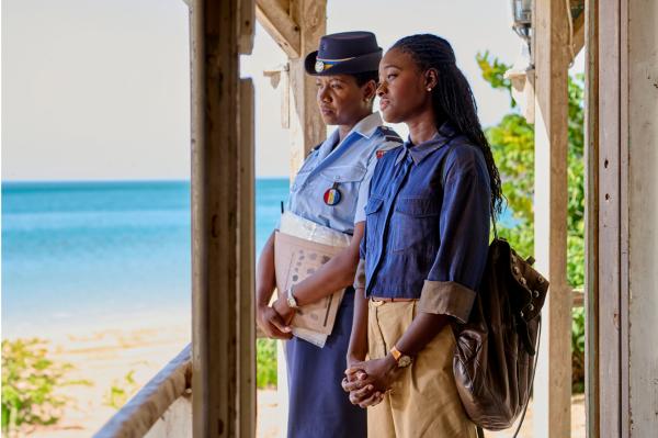 Bild 1 von 4: Officer Darlene Curtis (Ginny Holder, l.) und DS Naomi Thomas (Shantol Jackson, r.) zeigen sich wenig begeistert von ihrem neuen Detective Inspector.