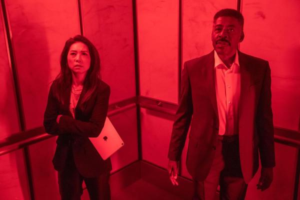 Bild 1 von 12: Jenn Chu (Nanrisa Lee, l.); Herbert \