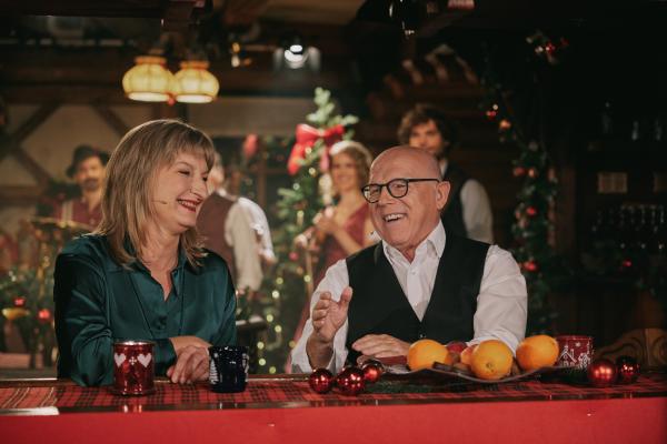 Bild 1 von 18: Moderator Jürgen Kirner mit Bianca Bachmann.