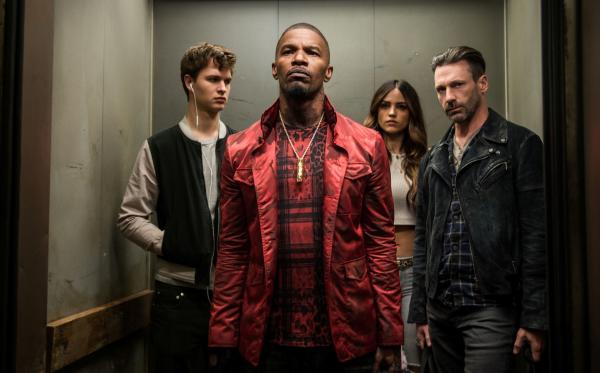 Bild 1 von 5: (l to r) Baby (ANSEL ELGORT), Bats (JAMIE FOXX), Darling (EIZA GONZALEZ) and Buddy (JON HAMM) decide on doing the heist in TriStar Pictures' BABY DRIVER.