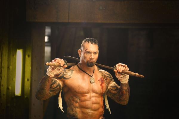 Bild 1 von 8: Thaiboxer Tong Po (Dave Bautista) gilt als unschlagbare Legende, doch nachdem er bei einem Kampf seinen Gegner ermordet hat, sinnt dessen Bruder auf Rache ...