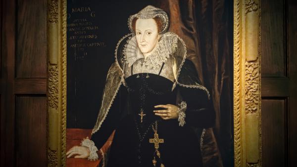 Bild 1 von 12: Maria Stuarts zeigt sich nicht nur als Königin, sondern macht auch ihren starken katholischen Glauben deutlich.
