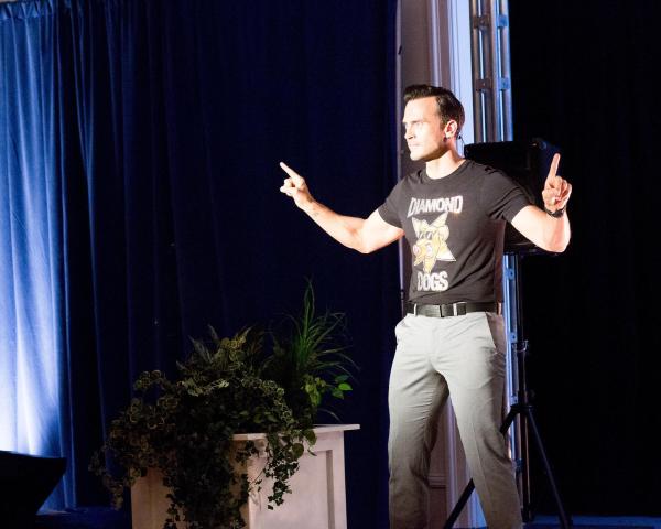 Bild 1 von 12: Im Bild: Cheyenne Jackson (Johnny Diamond).