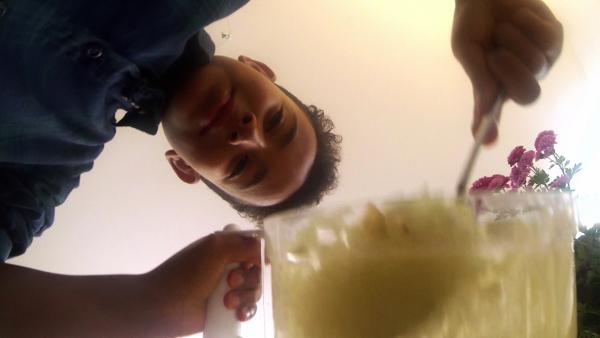 Bild 1 von 3: Amanuel kocht ein äthiopisches Gericht