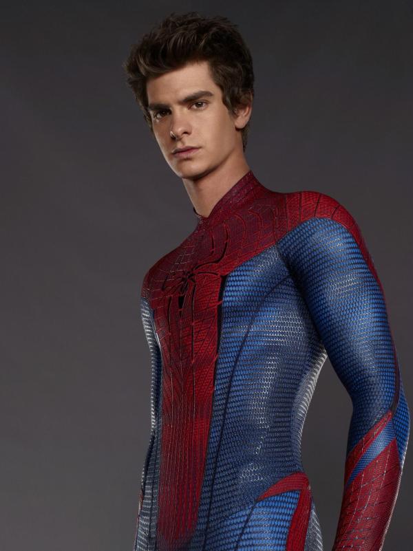 Bild 1 von 19: Während der Nachforschungen über den Verbleib seiner Eltern wird der Schüler Peter Parker (Andrew Garfield) von einer Spinne gebissen. Seitdem verfügt er über außergewöhnliche Fähigkeiten, die er als \