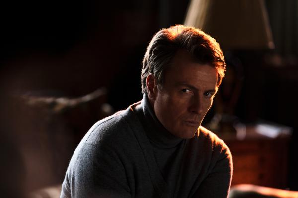 Bild 1 von 3: Crays (Toby Stephens) Anspannung nimmt zu. Die Veröffentlichung seines Spiels rückt immer näher und dennoch gibt es einige lose Enden, die ihm Probleme bereiten könnten.