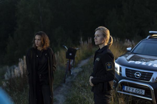 Bild 1 von 5: Lisa (Astrid Morberg, l.); Petra (Angelina Hakansson)