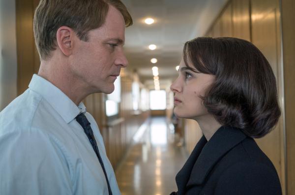 Bild 1 von 12: Mit Hilfe ihres Schwagers Bobby (Peter Sarsgaard) setzt Jackie (Natalie Portman) alles daran, das Vermächtnis ihres Ehemannes nicht in Vergessenheit geraten zu lassen.