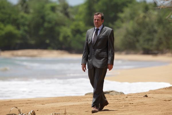Bild 1 von 6: DI Richard Poole (Ben Miller) an seinem verhassten Strand.