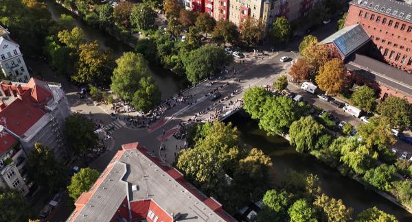 Bild 1 von 4: Blick auf die Hobrechtbrücke, zwischen Keurzberg und Neukölln.