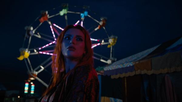 Bild 1 von 5: Annette (Bella Thorne)