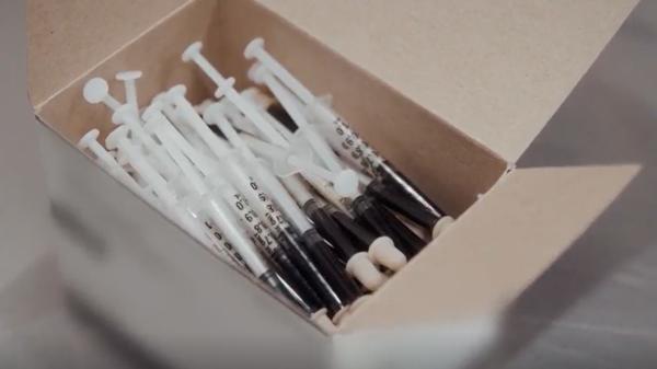 Bild 1 von 3: Im Visier der Kontrolle: Spritzen, deren Inhalt Rätsel aufgibt.