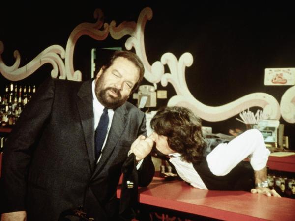 Bild 1 von 6: Der Polizist Alan Parker (Bud Spencer, l.) greift bei seinen Ermittlungen auch mal zu unsanfteren Methoden ...