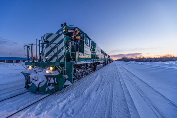 Bild 1 von 4: In den Zügen von Kanadas Eisenbahngesellschaft VIA Rail erleben Passagiere eine beeindruckende Reise durch einzigartige Landschaften.