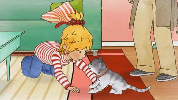 Bild 1 von 3: Conni liebt ihren Kater Mau. Am liebsten spielt sie mit ihm und genießt seine Gesellschaft.