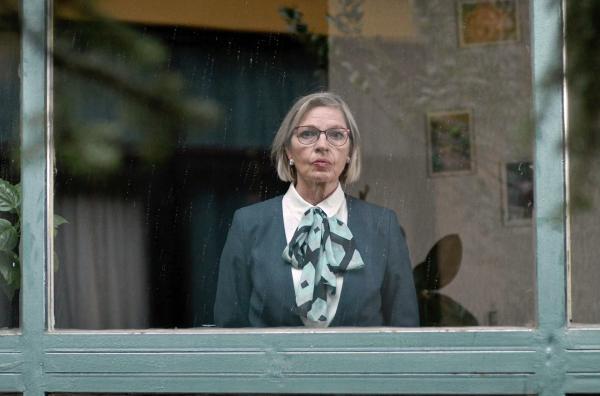 Bild 1 von 4: Ruza (Marica Vidusic Vrdoljak), die Leiterin des Jugendheims, handelt nicht im besten Interesse der Bewohnerinnen.