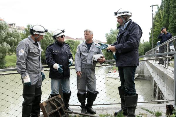 Bild 1 von 12: Im Bild (v.li.): Gregor Seberg (Helmuth Nowak), Andreas Vitasek (Ewald Fichtinger), Stefan Jürgens (Carl Ribarski).