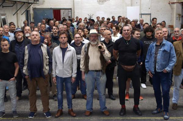 Bild 1 von 1: Der Film ?Mutzenbacher? konfrontiert hundert Männer mit Auszügen aus dem 1906 anonym erschienenen Roman ?Josefine Mutzenbacher oder Die Geschichte einer Wienerischen Dirne?.