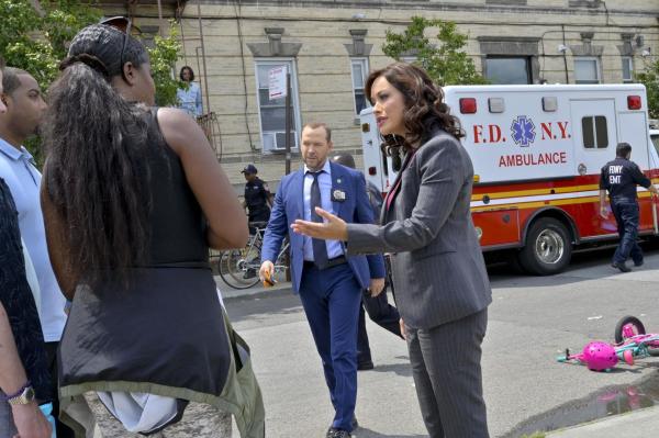 Bild 1 von 7: Danny Reagan (Donnie Wahlberg, Mitte); Maria Baez (Marisa Ramirez, r.)