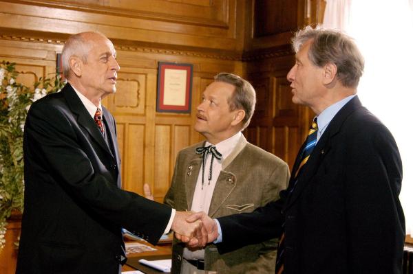 Bild 1 von 3: Im Bild (v.li.): Heinz Trixner (Vinzenz Strobel), Fritz von Friedl (Claus Blüm), Florentin Groll (Sepp Thallinger).