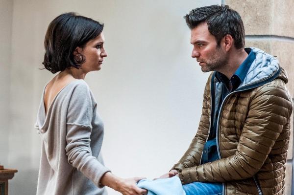 Bild 1 von 27: Im Bild: Sabrina Reiter (Claudia Weixler), Jakob Seeböck (Lukas Roither).