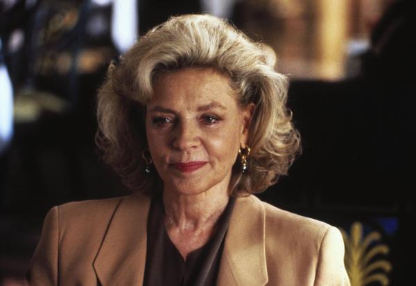 Bild 1 von 11: Marcia Sindell (Lauren Bacall) ist die Agentin des Bestsellerautors Paul Sheldon. Sie warnt ihn davor, seine beliebten \