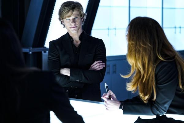 Bild 1 von 12: MacGyver (Lucas Till)