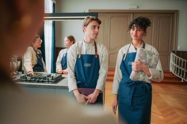 Bild 1 von 29: Rafael Müller (Louis Jér´me Wagenbrenner, l.); Juliette Moradi (Tiesan-Yesim Atas, r.)