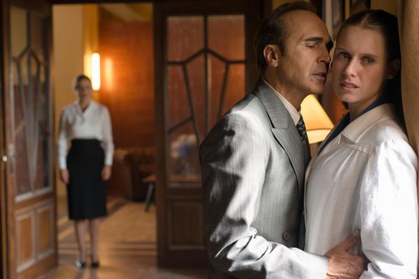 Bild 1 von 10: (v.l.n.r.) Doña Blanca (Aitana Sánchez-Gijón); Don Francisco (Juan Ribó); Luisa (Manuela Vellés)