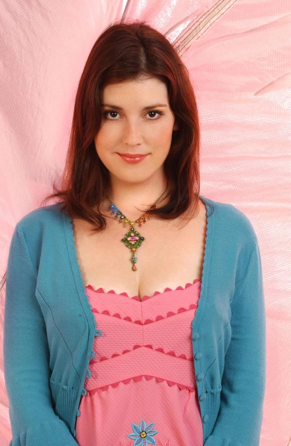 Bild 1 von 14: (2. Staffel) - Nachdem Rose (Melanie Lynskey) einen One-Night-Stand mit Charlie hatte, redet sie sich seitdem ein, mit ihm zusammen zu sein ...