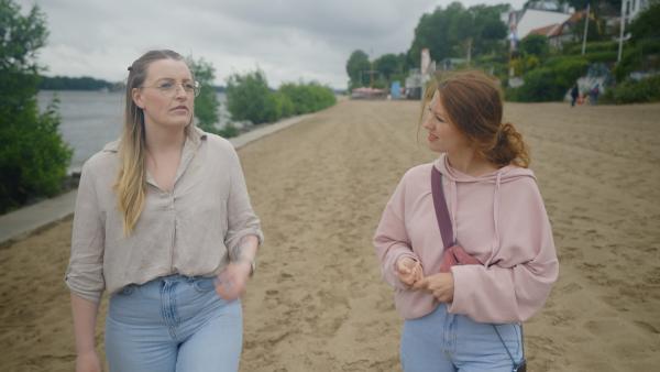 Bild 1 von 4: Charlotte Raven arbeitete als Unternehmensberaterin, brannte aus, bekam Depressionen und suchte Hilfe bei Life-Coaches: Dabei geriet sie in eine finanzielle und psychische Abhängigkeit.