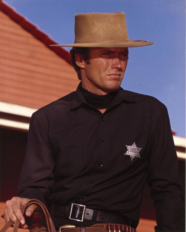 Bild 1 von 6: Der ehemalige Sheriff Jed Cooper (Clint Eastwood) erhält, nachdem er von einer Bande überfallen und beinahe gehängt wurde, den Auftrag, die Banditen dem Gericht zu überstellen. Doch Jed sinnt auf Rache und hat anderes mit den Gangstern vor ...