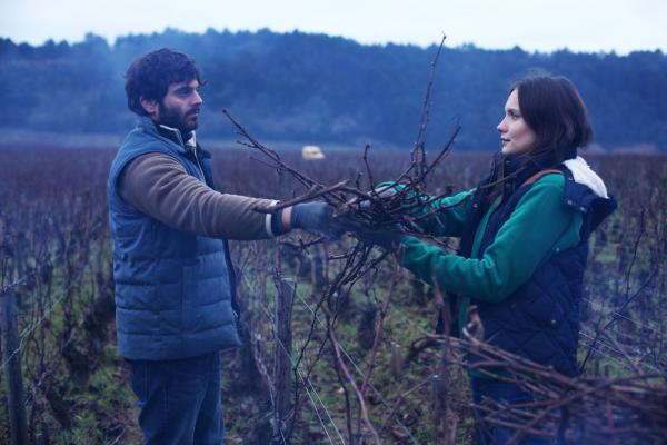 Bild 1 von 11: Jean (Pio Marmaï) und Schwester Juliette (Ana Girardot) schneiden im Herbst die Weinstöcke, die sie von ihren Eltern geerbt haben.