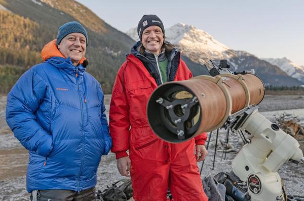 Bild 1 von 3: Norbert Span (re.) und sein Freund Bernd (li.) sind für die Nacht vorbereitet.