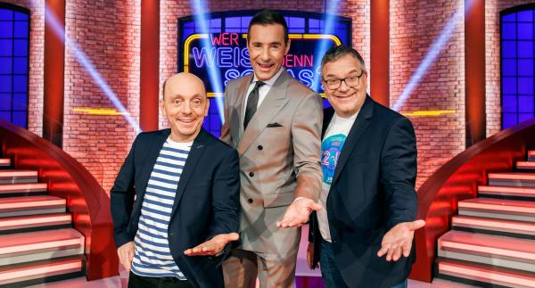 Bild 1 von 4: Moderator Kai Pflaume (Mitte) und seine Rateteam-Kapitäne Bernhard Hoëcker (links) und Elton.