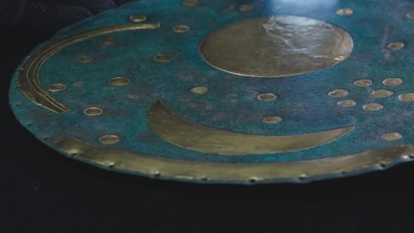 Bild 1 von 5: Die Himmelsscheibe von Nebra ist weltweit einzigartig und dient in der Bronzezeit als Kalender.