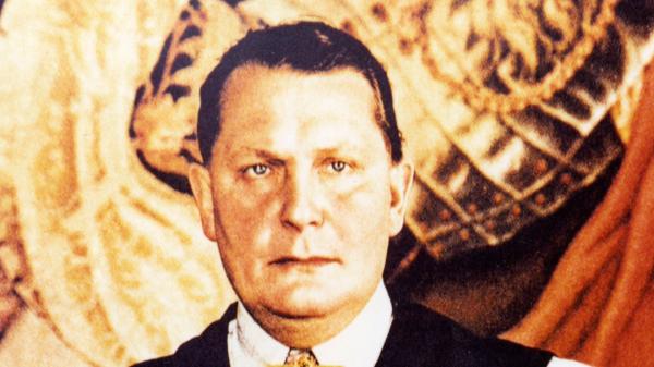 Bild 1 von 1: Grandios, arrogant, selbstherrlich: Hermann Göring, hier auf einem stilisierten Foto, blieb sich bis zuletzt treu. In Nürnberg zum Tode durch den Strang verurteilt, beging er in der Nacht vor der Urteilsvollstreckung Selbstmord.