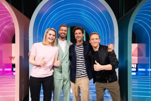 Bild 1 von 4: (v.l.n.r.) Hazel Brugger; Joko Winterscheidt; Florian David Fitz; Matthias Schweighöfer