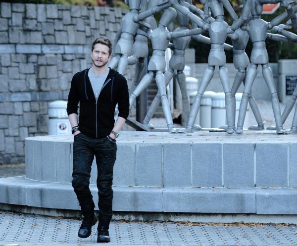 Bild 1 von 22: Dr. Conrad Hawkins (Matt Czuchry)