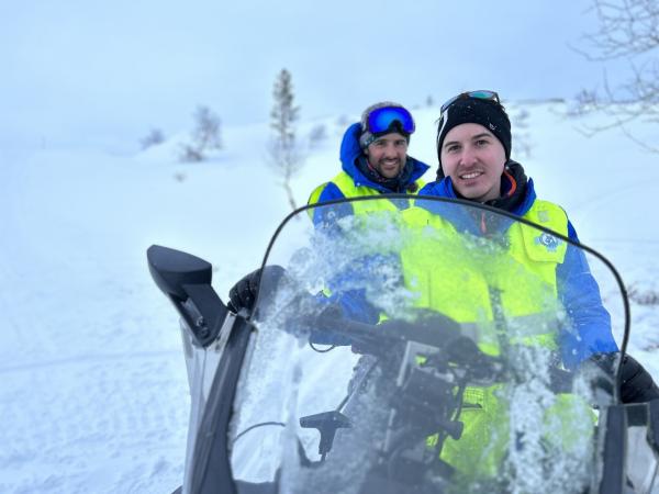 Bild 1 von 9: Bergretter Fabian (links) und Moritz tauschen die bayerischen Alpen gegen norwegische Hochebene.