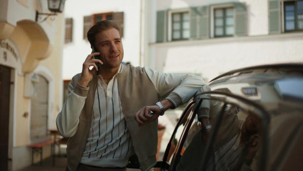 Bild 1 von 15: Kenny Hofer (Lukas T. Sperber) drängt Sina Schumacher, zu ihm zurückzukehren.