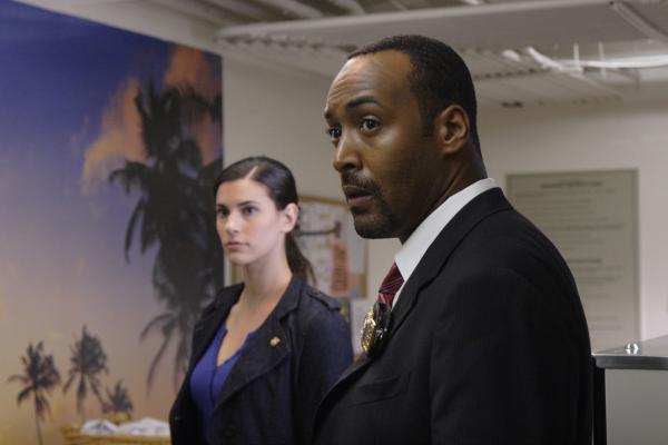 Bild 1 von 7: (l-r)Milena Govich as Detective Nina Cassady, Jesse L. Martin as Detective Ed Green -- NBC