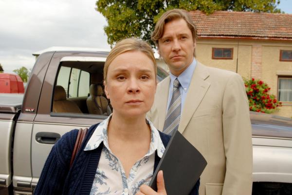 Bild 1 von 23: Im Bild: Susanne Schäfer (Hannah Siegele), Nicki von Tempelhoff (Dieter Hoffmann).