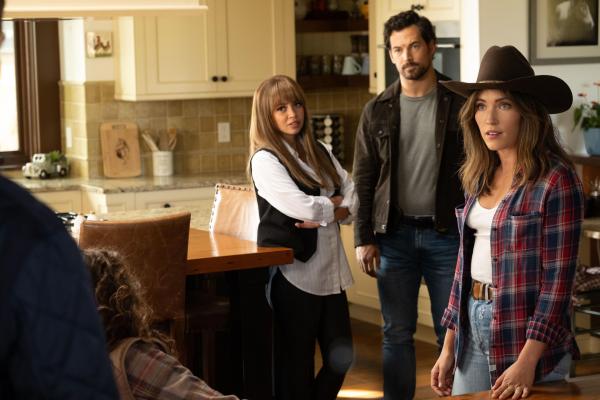 Bild 1 von 7: (v.l.n.r.) Max Mitchell (Vanessa Morgan); Cole Ellis (Giacomo Gianniotti); Callie Pruett (Miranda MacDougall)