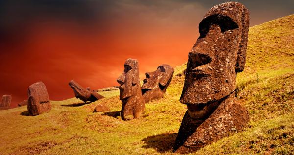 Bild 1 von 13: Vor Hunderten von Jahren blüht das Seefahrervolk der Rapa Nui auf der Osterinsel auf. Doch dann werden sie von einer Reihe tödlicher Ereignisse heimgesucht, die ihre Zivilisation zerstören.