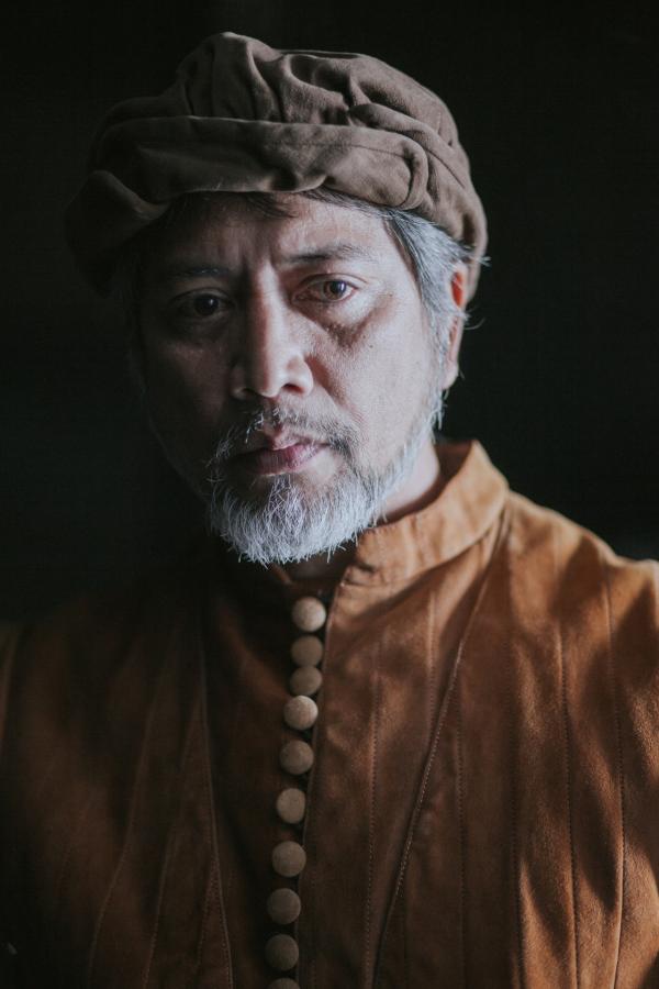 Bild 1 von 9: Ferdinand Magellan nahm Enrique (Joel Olano) als seinen Sklaven auf einer früheren Fahrt in Malaysia mit. Mit seinen Sprachkenntnissen erweist er sich als Schlüssel der Expedition.