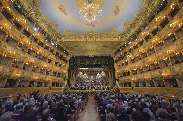 Bild 1 von 2: Das Neujahrskonzert aus dem Teatro La Fenice ist mehr als nur ein Konzert - es ist ein musikalisches Erlebnis, das den Zauber Venedigs einfängt.