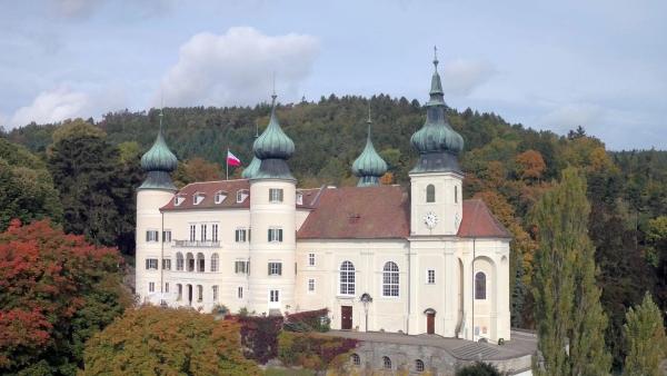 Bild 1 von 5: Im Bild: Schloss Artstetten aus der Luft betrachtet.