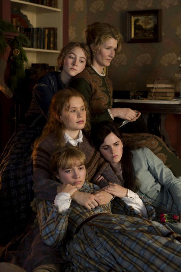 Bild 1 von 6: (v.l.n.r.) Amy March (Florence Pugh); Beth March (Eliza Scanlen); Jo March (Saoirse Ronan); Marmee March (Laura Dern); Meg March (Emma Watson)